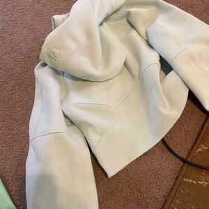 New without tags. SIZE XS/S. Color is delicate mint.